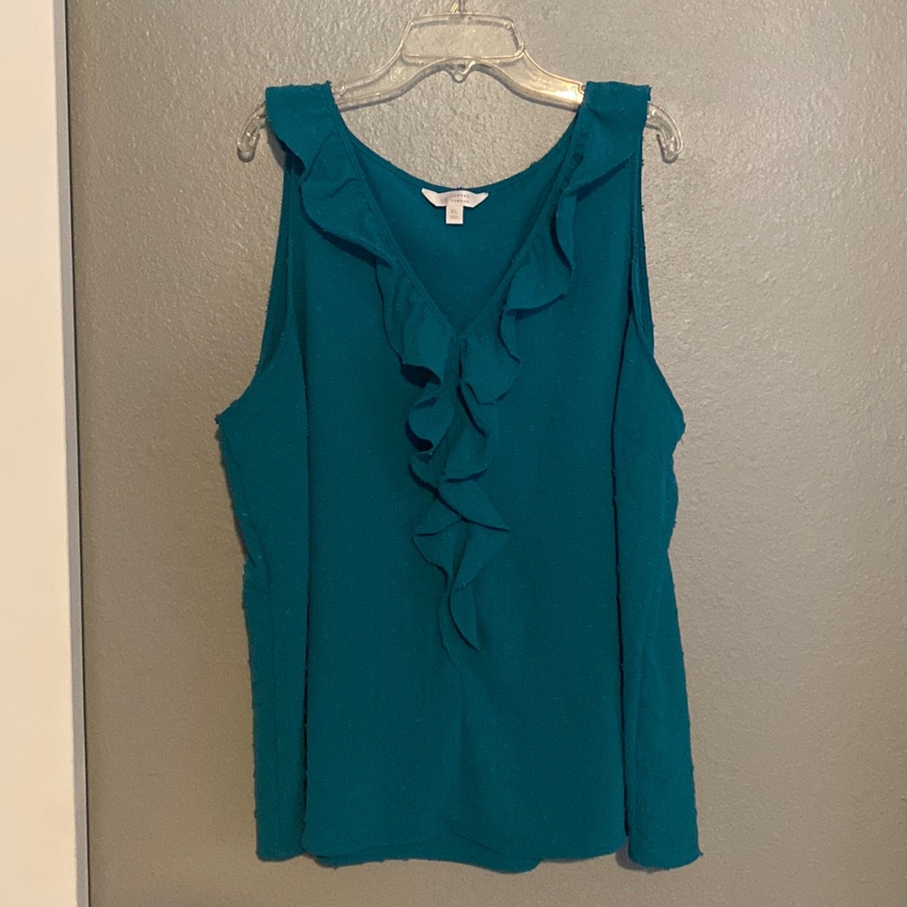 ✨SALE✨Lauren Conrad Ruffle Blouse